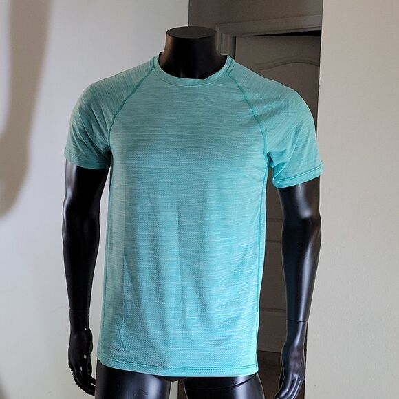 BRAND NEW SEAMLESS PERFORMANCE LAYER 8 QWICK-DRY T-SHIRT - Picture 3 of 15